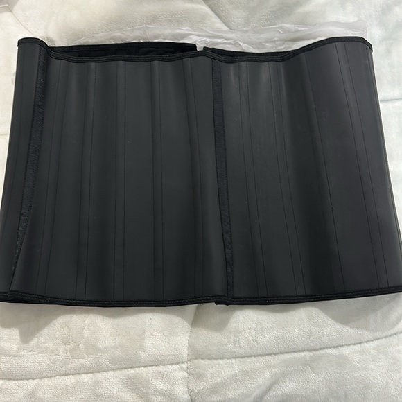 Steel boned latex waist trainer - Picture 6 of 8